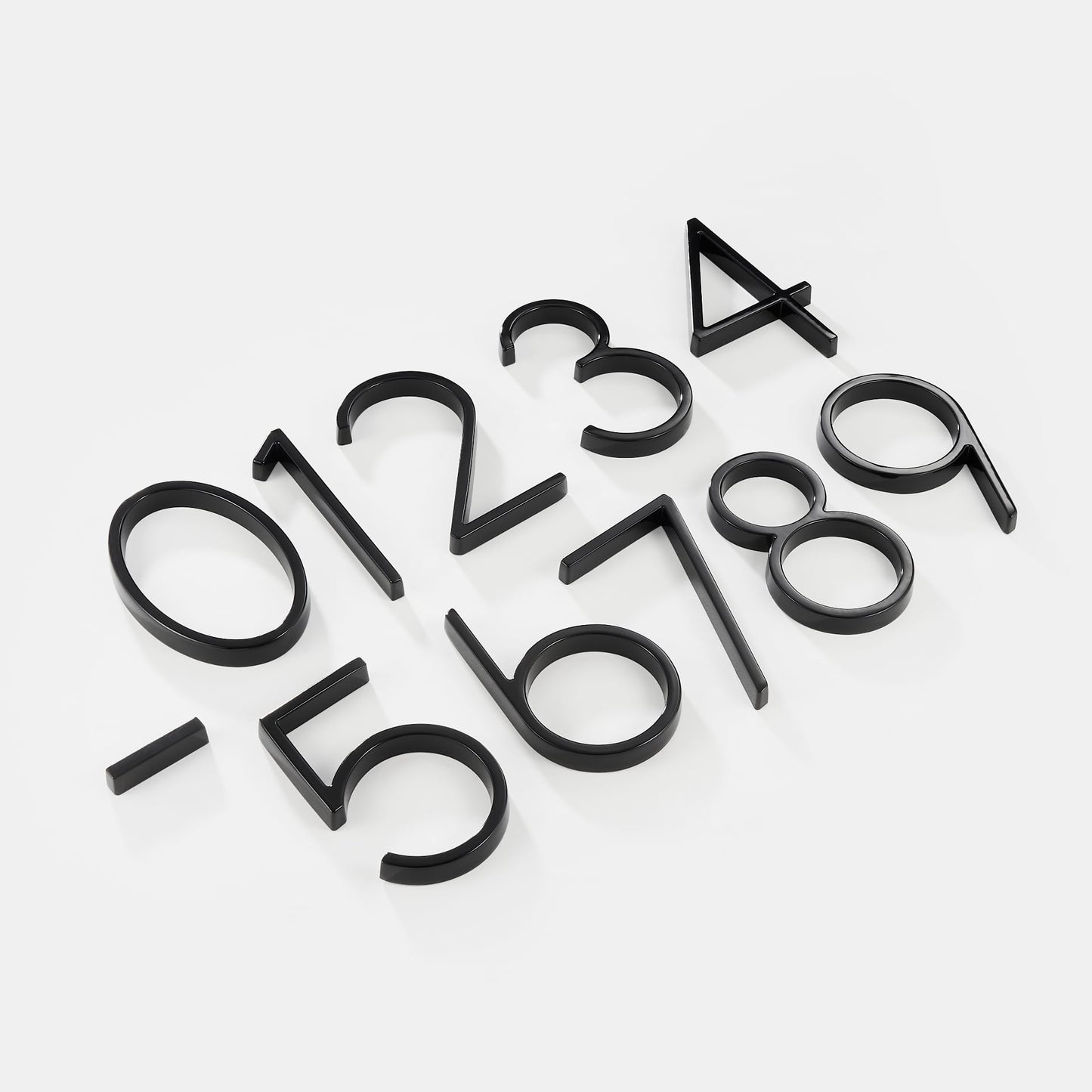 Trilo - Elegante Hausnummer aus Zinklegierung mit schwebendem Design