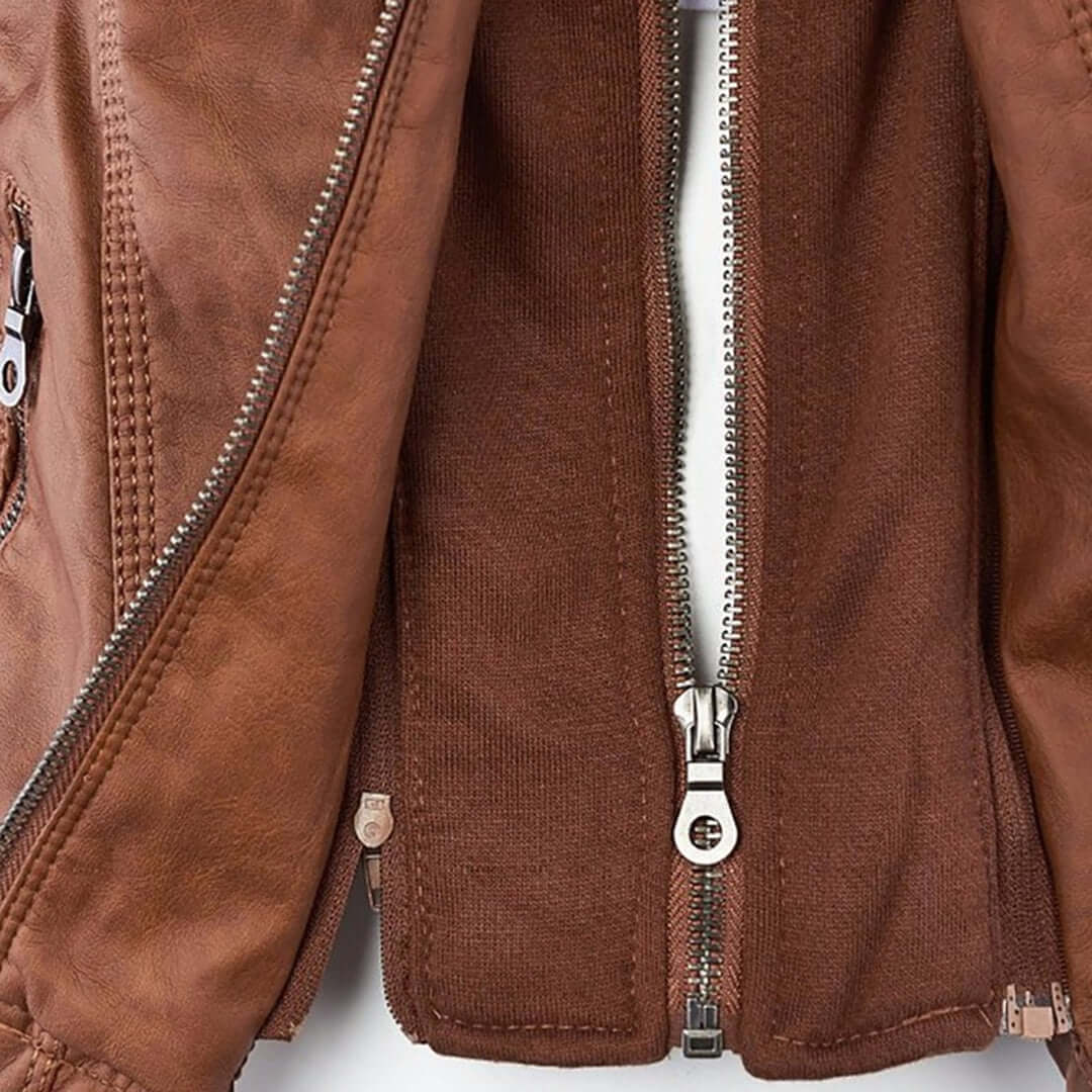 Stylische Damen-Lederjacke mit Kapuze – Bild 12 von 19