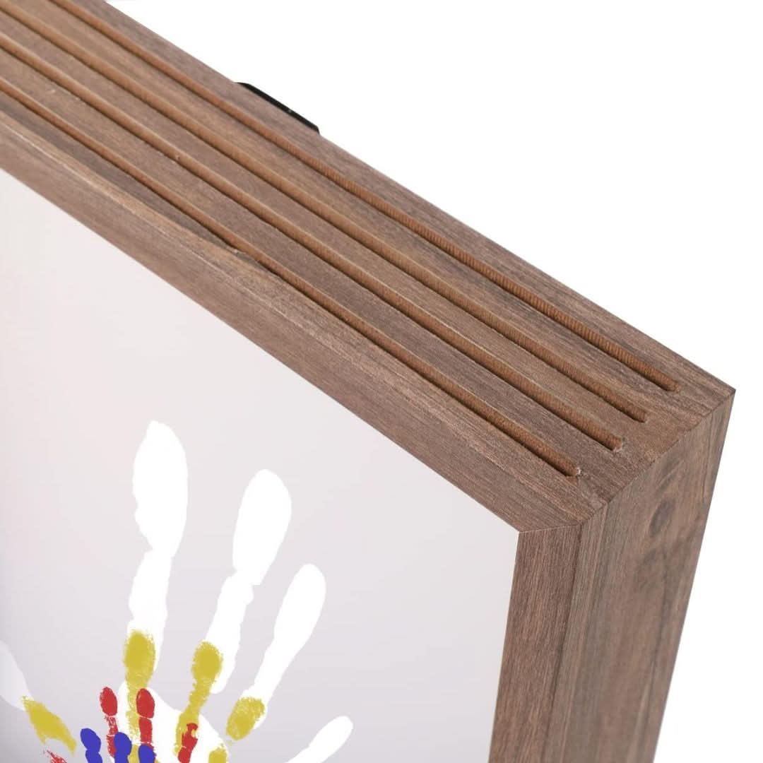 KLEINE SPUREN – Baby Erinnerungsrahmen aus Holz mit Ton für Hand- & Fußabdrücke – Bild 7 von 7
