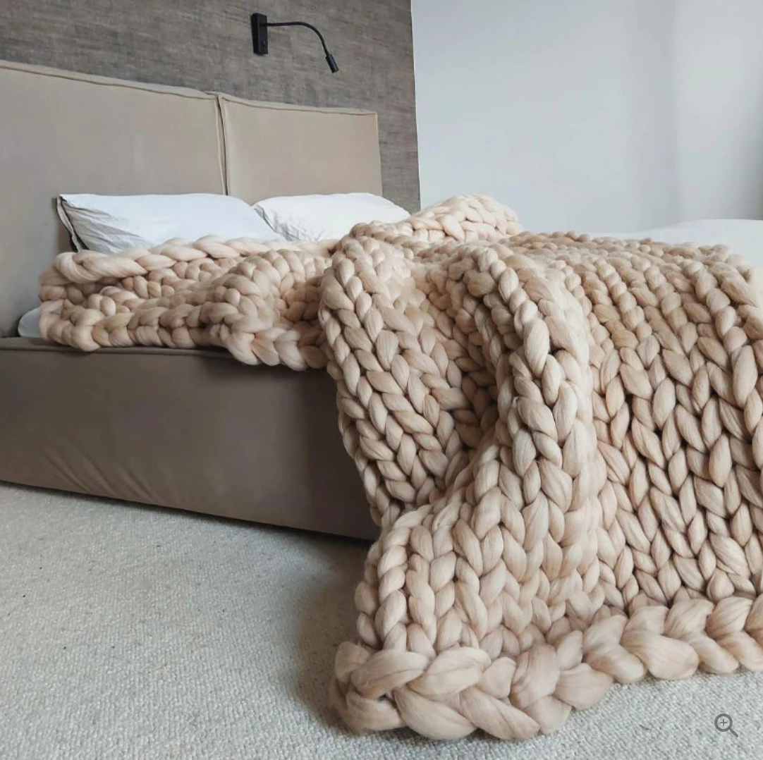 Gestrickte Decke aus Merinowolle – behagliche Wärme und raffinierter Luxus – Bild 6 von 8