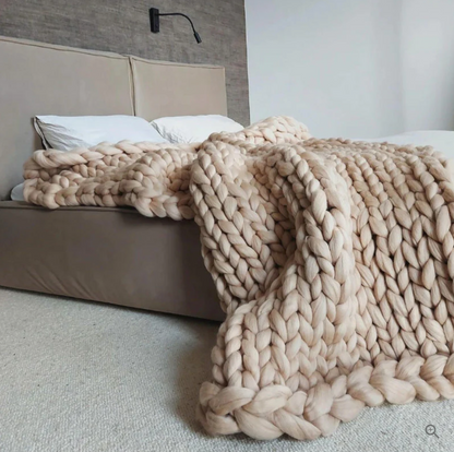 Gestrickte Decke aus Merinowolle – behagliche Wärme und raffinierter Luxus – Bild 6 von 8
