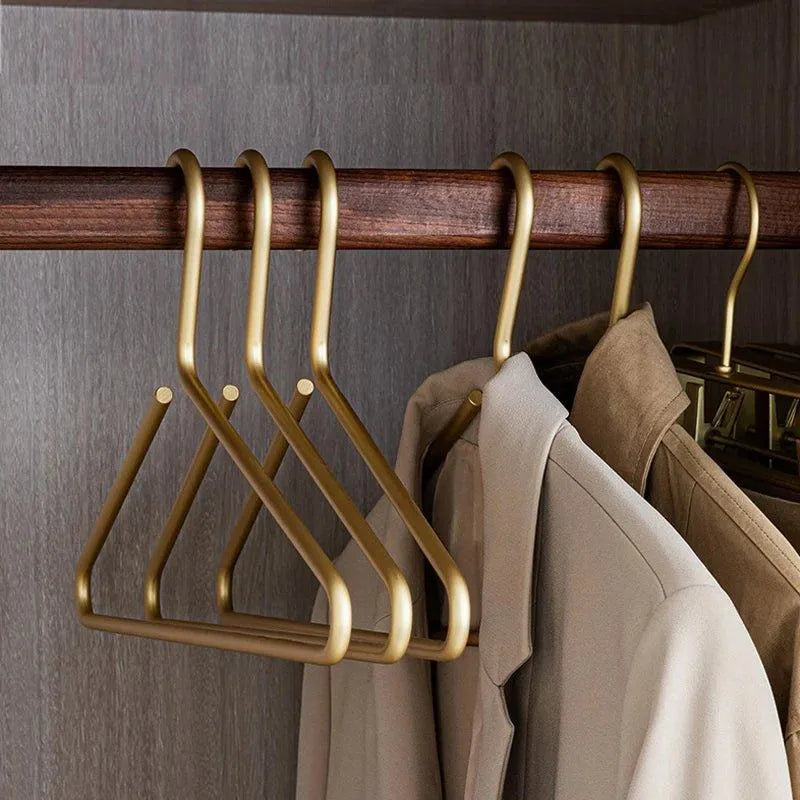Kleiderzauber – Elegante Metall-Kleiderbügel (5 Stück)