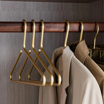 Kleiderzauber – Elegante Metall-Kleiderbügel (5 Stück)