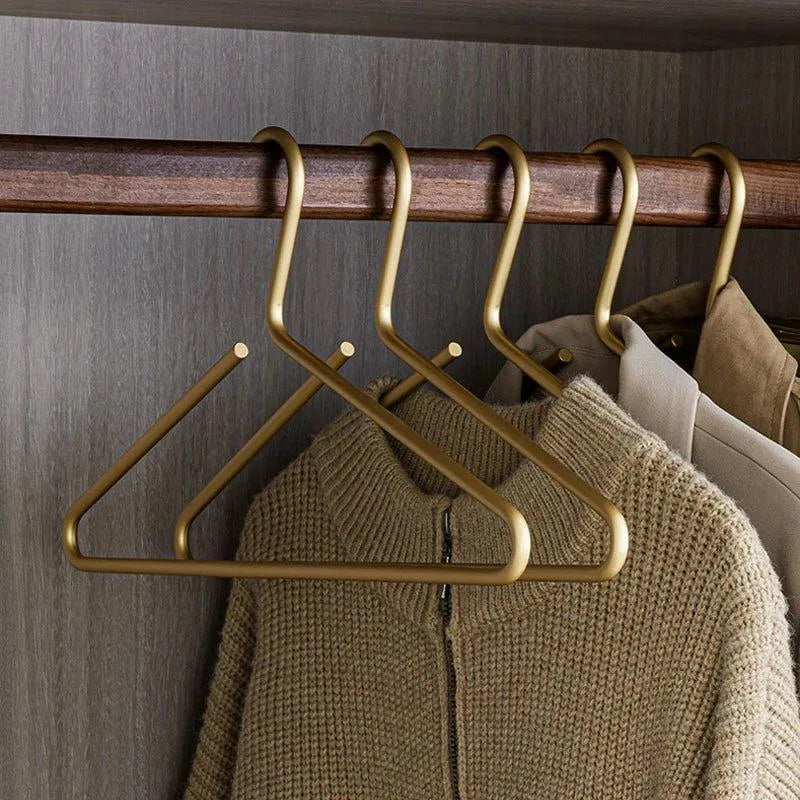 Kleiderzauber – Elegante Metall-Kleiderbügel (5 Stück)