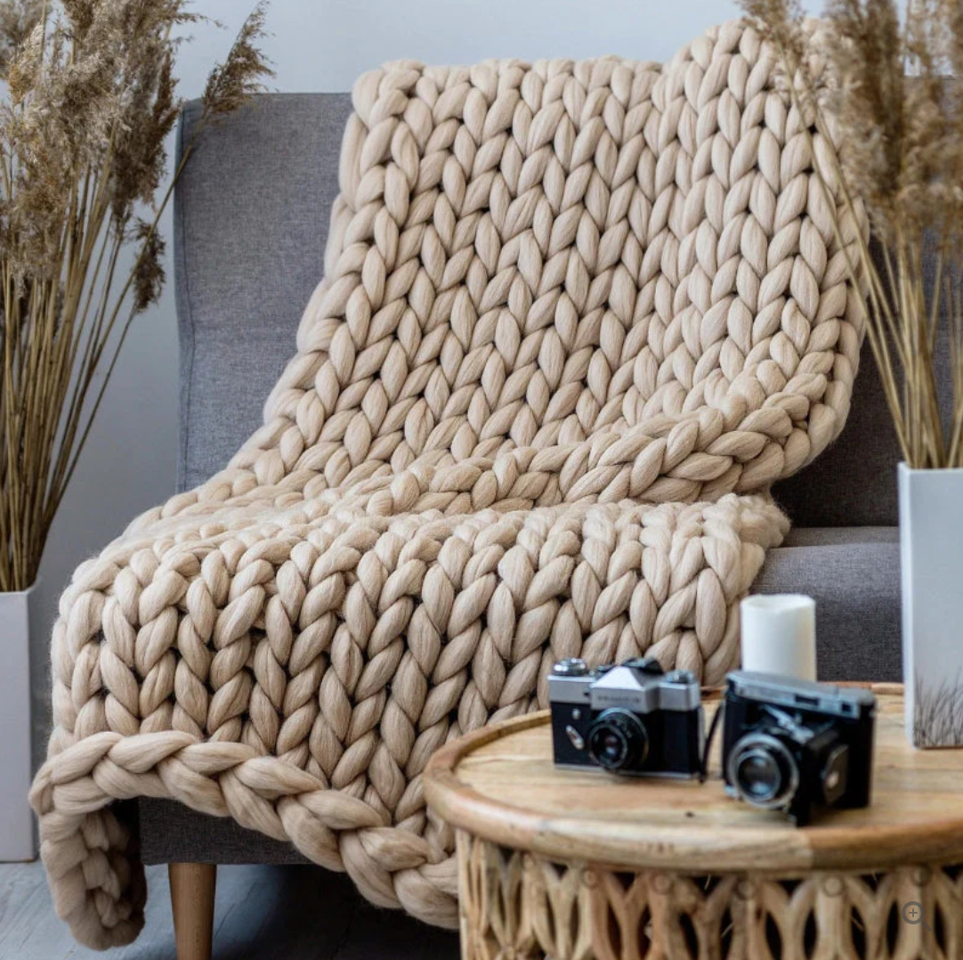 Gestrickte Decke aus Merinowolle – behagliche Wärme und raffinierter Luxus – Bild 2 von 8
