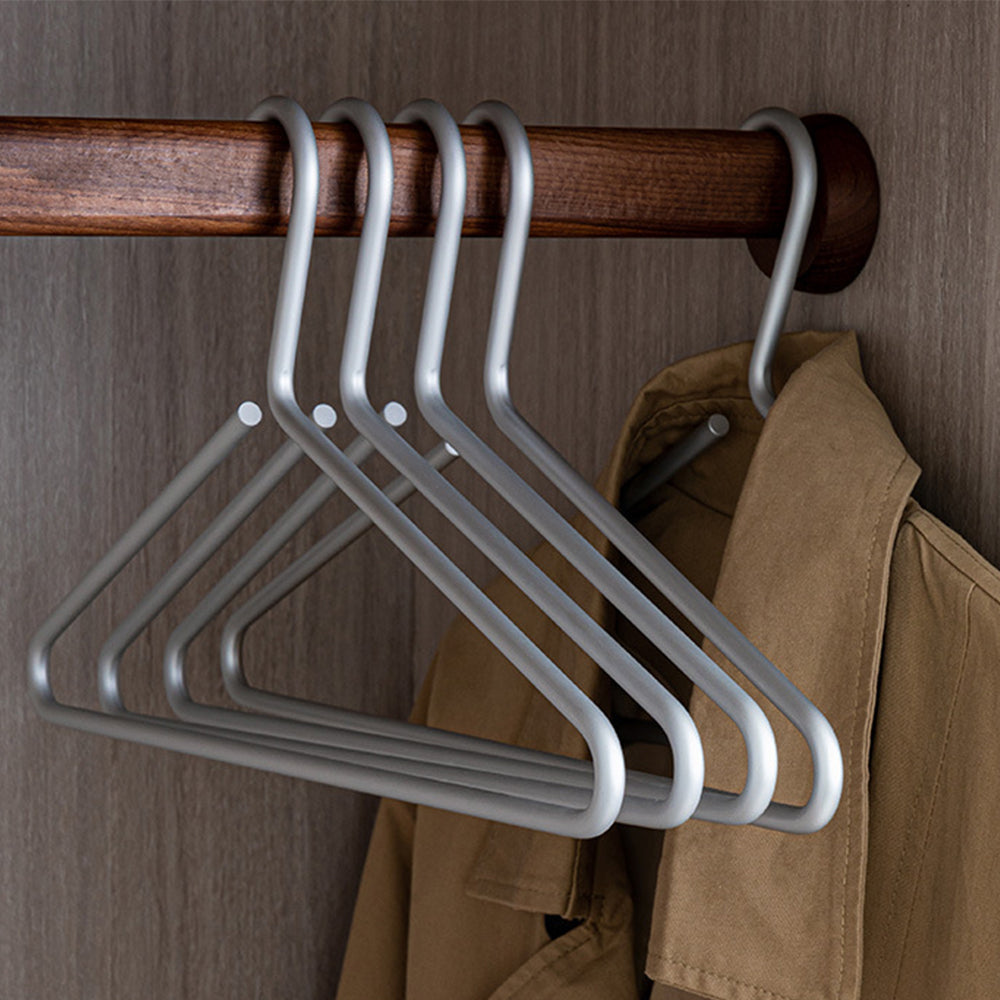 Kleiderzauber – Elegante Metall-Kleiderbügel (5 Stück)