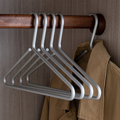 Kleiderzauber – Elegante Metall-Kleiderbügel (5 Stück)