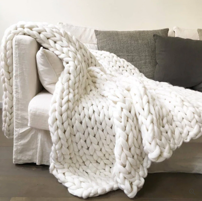 Gestrickte Decke aus Merinowolle – behagliche Wärme und raffinierter Luxus – Bild 8 von 8