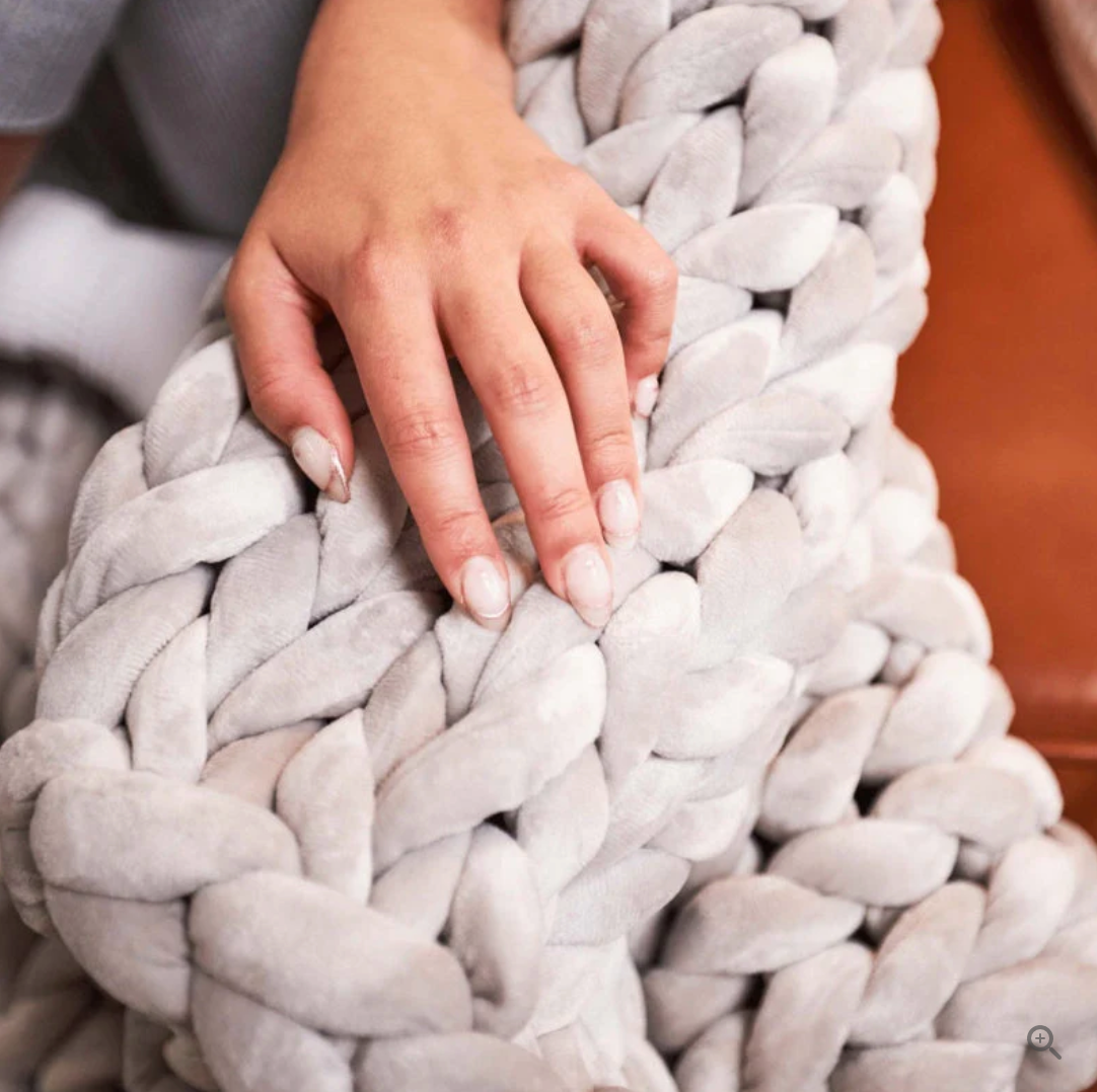 Gestrickte Decke aus Merinowolle – behagliche Wärme und raffinierter Luxus – Bild 5 von 8