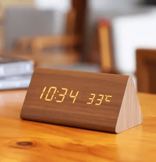 Woodsie – Sprachgesteuerte Holz-Wanduhr