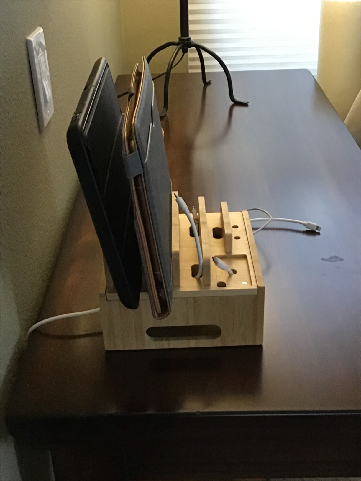 Tekavo ChargeDock Ladestation aus Bambus – Bild 18 von 18