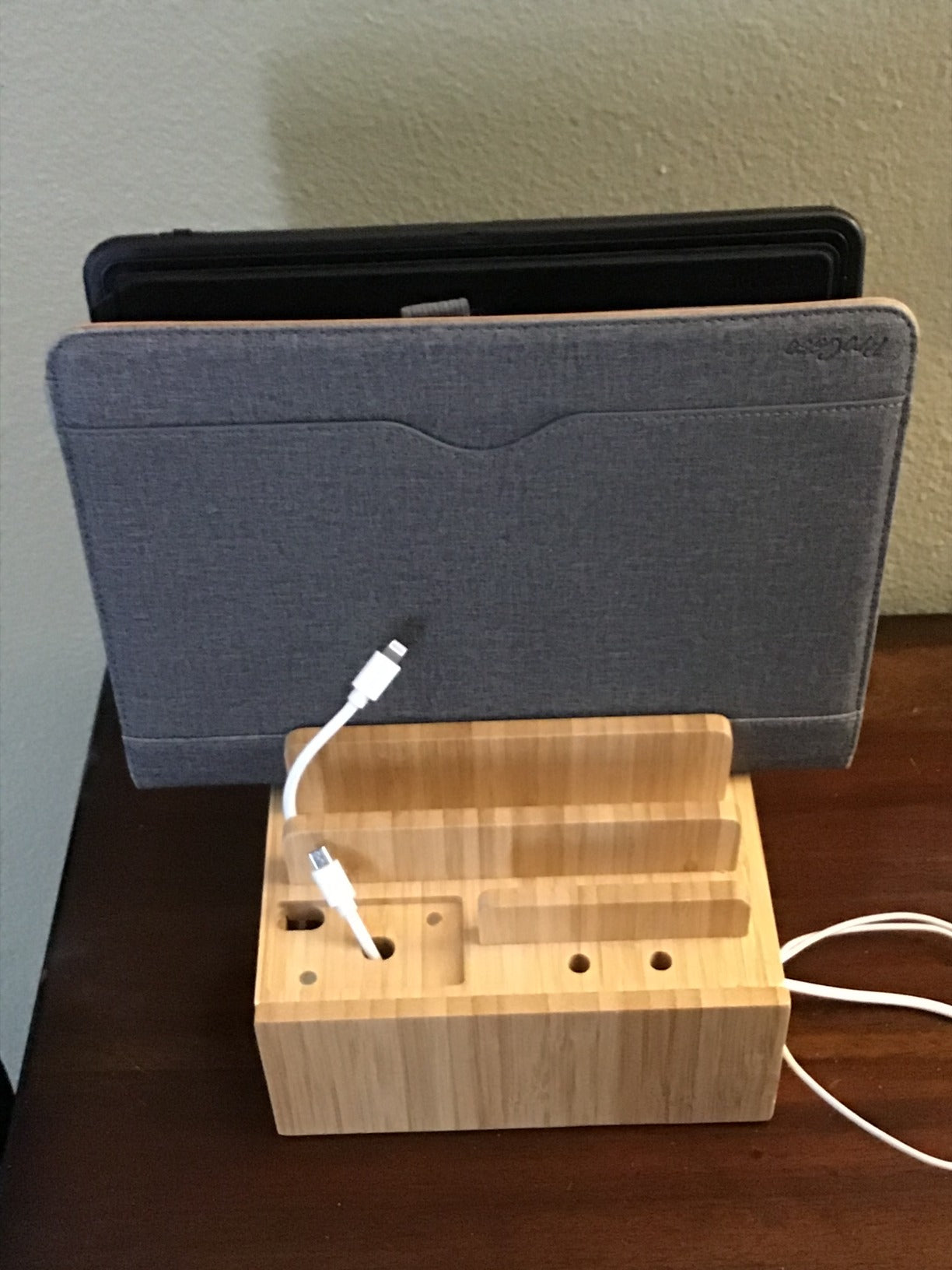 Tekavo ChargeDock Ladestation aus Bambus – Bild 12 von 18