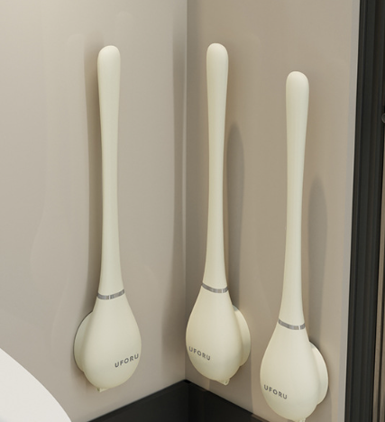 Moderne flexible Silikon-Toilettenbürste - im Einsatz