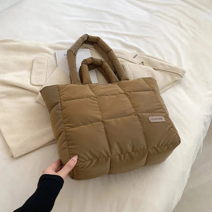 Gesteppte Handtasche mit großer Kapazität, Maße und Details – Pelanva
