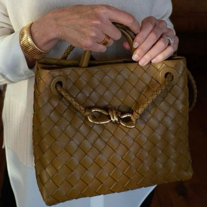 Elegante gewebte Handtasche für jeden Anlass, im Einsatz – Pelanva