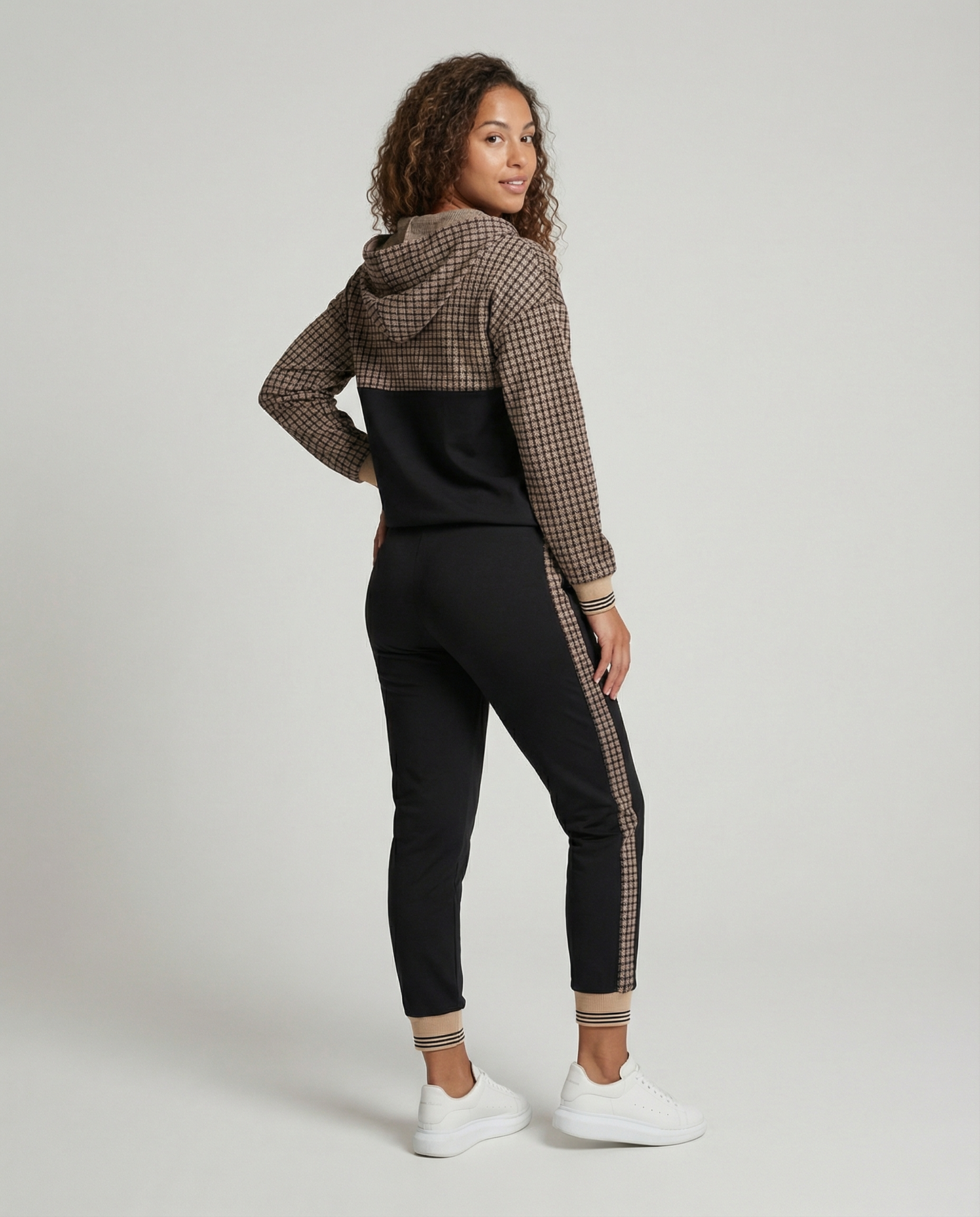 Jogginganzug Damen Nahaufnahme – Pelanva