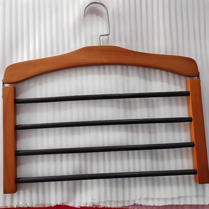 LuxeHanger – Elegante Holz-Kleiderbügel für stilvolle Ordnung