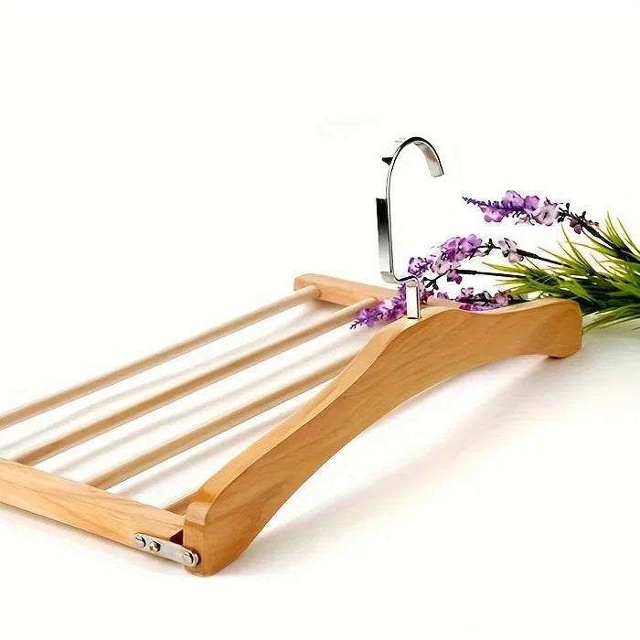 LuxeHanger – Elegante Holz-Kleiderbügel für stilvolle Ordnung