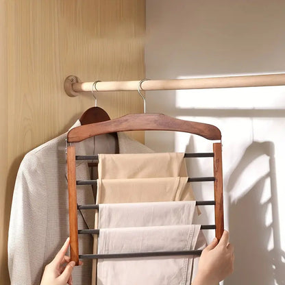 LuxeHanger – Elegante Holz-Kleiderbügel für stilvolle Ordnung
