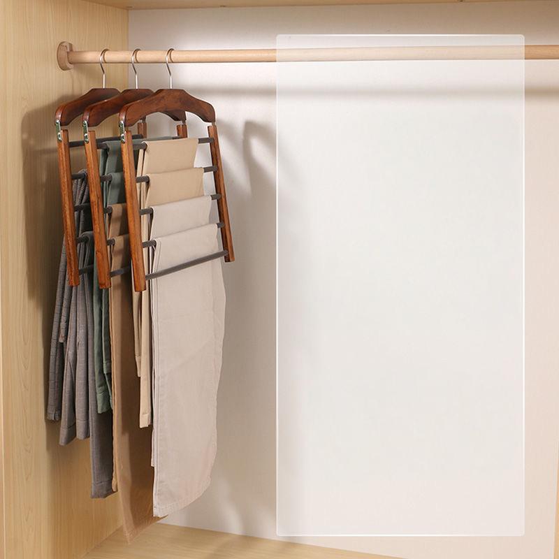 LuxeHanger – Elegante Holz-Kleiderbügel für stilvolle Ordnung