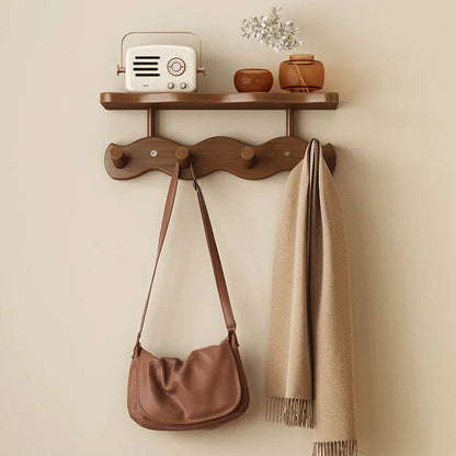 Stilvolle Wandgarderobe aus Bambus, Tragebeispiel – Pelanva