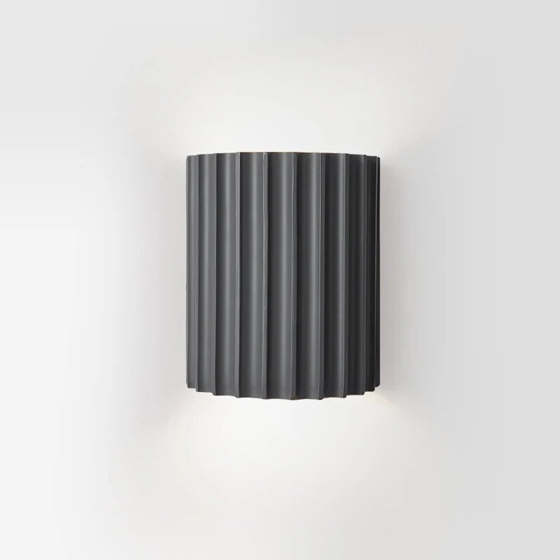 Moderne Wandleuchte mit stilvollem Design, im Einsatz – Pelanva