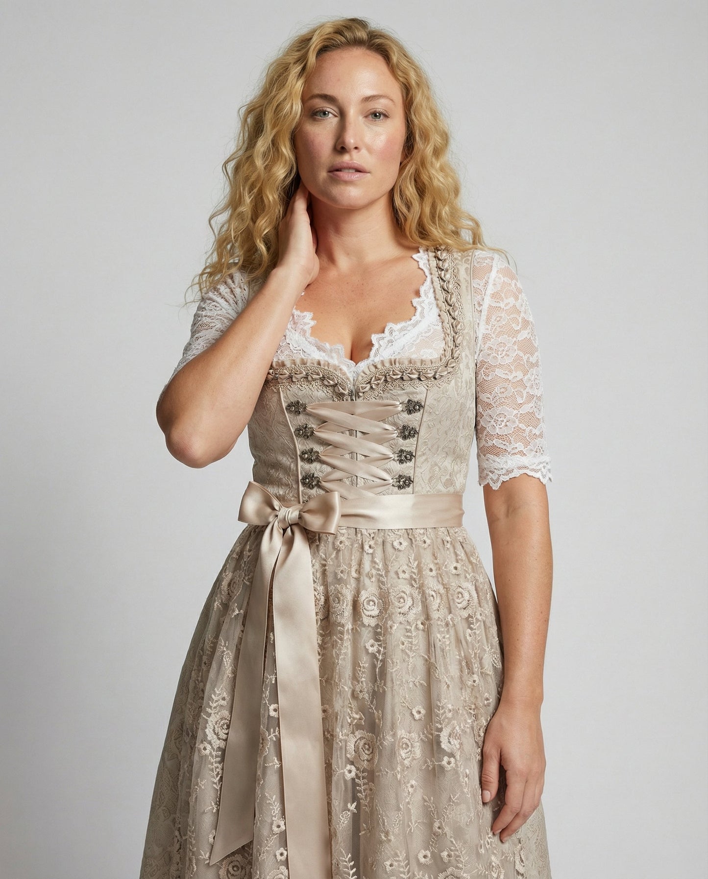 Traditionelles Dirndlkleid mit Schnürmieder für Oktoberfest – Bild 2 von 4